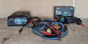 lot 79 image: 3 Amp Battery Charger and Jumper Cables