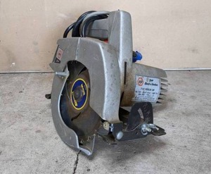 lot 68 image: Black & Decker 1 HP 7-14 Circular Saw