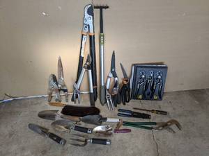 lot 75 image: Assorted Hand and Outdoor Tools