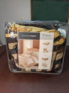lot 242 image: Striped Queen Size Comforter and Pillowcase