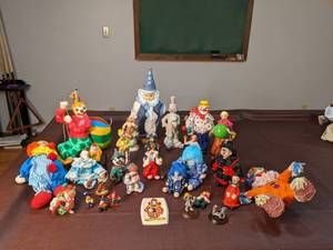 lot 245 image: (30) Clown Figurines