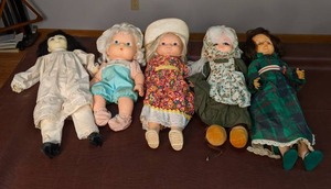 lot 254 image: (5) Vintage Dolls  Most Porcelain