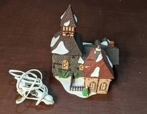 lot 231 image: Dept. 56 Dickens Vilage Series Lighted Building The Olde Camden Town Church