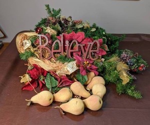 lot 234 image: Holiday Decor Garlands & Wood Believe Sign