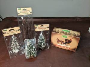 lot 221 image: Christmas Village Hansom Cab and Tree Accessories