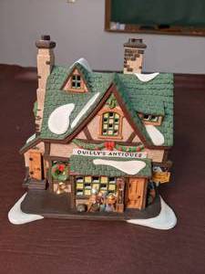 lot 202 image: Dept. 56 Dickens Village Series Quillys Antiques Collectible Building