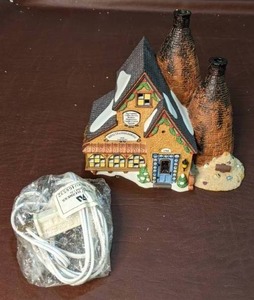 lot 206 image: Dept. 56 Dickens Village Royal Staffordshire Porcelains Lighted Building