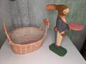 lot 412 image: Rabbit Decor Basket and Stand