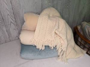 lot 413 image: Fringed Throw and (3) Large Blankets