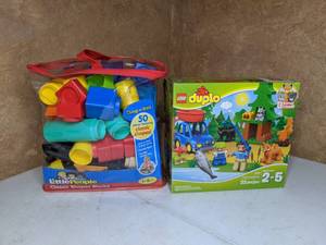 lot 425 image: Duplo Set and Little People Classic Shapes Blocks