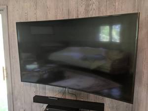 lot 2 image: Samsung 65 Curved 4K UHD LED Wall Mount TV