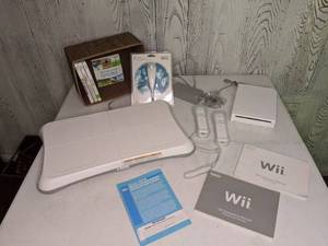 lot 404 image: Nintendo Wii with Games and Accessories