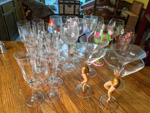 lot 144 image: Large Lot of Wine, Champagne & Martini Glasses
