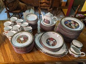 lot 139 image: A Christmas Story Porcelain Dishware Set