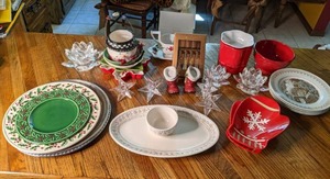 lot 141 image: Christmas Servingware & Kitchen Decor