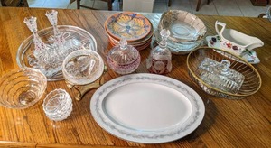 lot 143 image: Lot of Vintage to Modern Dishes