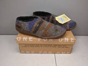 lot 370 image: NEW Toms Blue Tan Friday Wool Slippers Mens 9