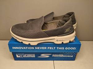 lot 371 image: Skechers Performance Go Walk 3 Slip On Shoes Mens 9.5