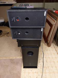 lot 274 image: Onkyo Home Theater System (Speakers, Receiver, Subwoofer)