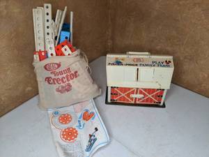 lot 438 image: Vintage Toys Erector Set & Fisher Price Family Play Farm