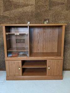 lot 440 image: Oak Entertainment Center
