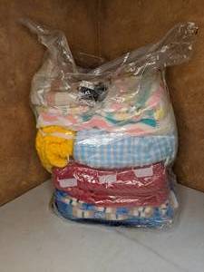 lot 441 image: Bag o Blankets and Afghans