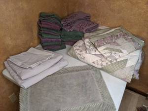 lot 447 image: Quilt w Shams, Bath Mat, Sheet Set, Hand Towels