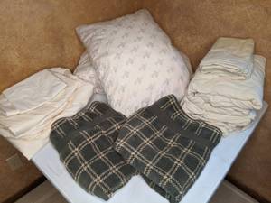 lot 450 image: MyPillows, Sheet Sets and Towels