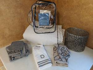 lot 454 image: Vera Wang Luxury Blanket, Hand Towels, Metal Waste Basket