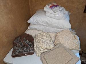 lot 455 image: King Size Sheets, Pillows, Towels, etc.