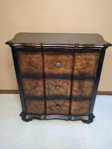 lot 457 image: Petite Cabinet with Aged Crackle Finish