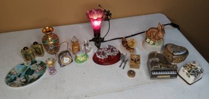 lot 460 image: Mixed Lot of Decor Table Lamp, Music Boxes, Clock, etc.