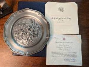 lot 156 image: Franklin Mint The Battle of Concord Bridge American Revolution Bicentennial Collectible Plate