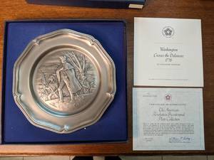 lot 159 image: Franklin Mint Washington Crosses the Delaware American Revolution Bicentennial Collectible Plate