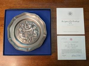 lot 163 image: Franklin Mint The Capture of Fort Ticonderoga American Revolution Bicentennial Collectible Plate