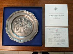 lot 166 image: Franklin Mint The Signing of the Declaration American Revolution Bicentennial Collectible Plate