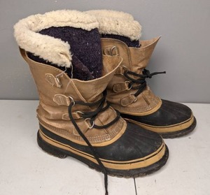 lot 319 image: Sorel Caribou Winter Boots