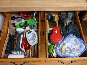 lot 382 image: Contents of Drawers Cooking and Kitchen Supplies