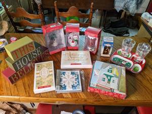 lot 191 image: Christmas Decor, Greeting Cards, Kitchenware