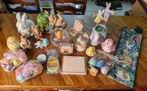 lot 193 image: Lot of Festive Easter Decor