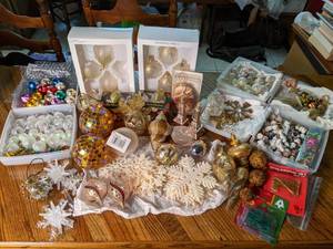 lot 194 image: Dazzling Lot of Gold, Glittery Christmas Ornaments