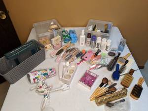 lot 465 image: Get Pretty Hair and Makeup Lot