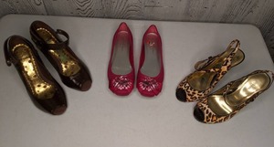 lot 474 image: (3) Pairs of Womens Shoes Leopard Print Heels and Flats