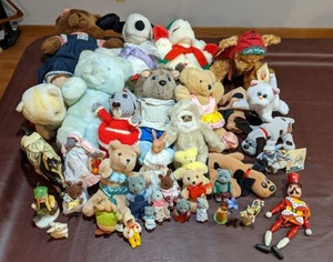 lot 257 image: A Heap of Stuffed Animals