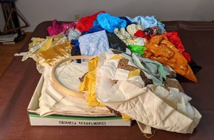 lot 265 image: Lot of Fabric Pieces See photos