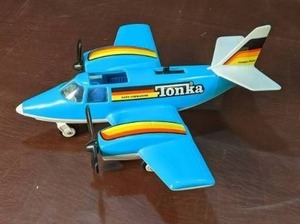 lot 272 image: Vintage Hand Commander Turbo Prop Airplane