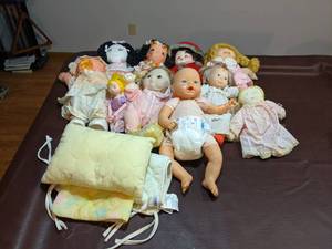 lot 256 image: Lot of Vintage Dolls See photos