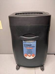lot 337 image: Royal 16-Sheet Crosscut Paper Shredder 160MX