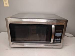 lot 56 image: Magic Chef Stainless Steel Countertop Microwave