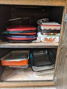 lot 611 image: Lidded Glass Baking Dishes & Decorative Ceramic Loaf Pans